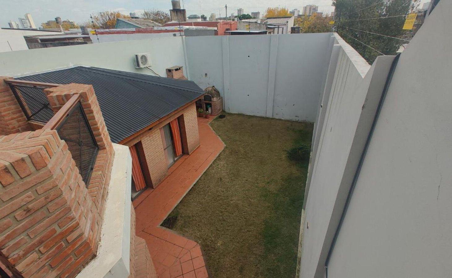 Foto de VENTA CASA CHALET 4 AMB SARANDI, imagen 1