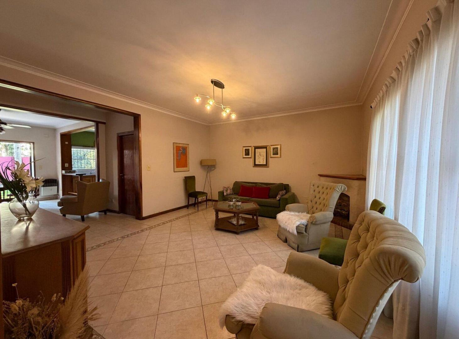 Foto de VENTA CASA 4 AMBIENTES CON COCHERA EN DON BOSCO, imagen 3