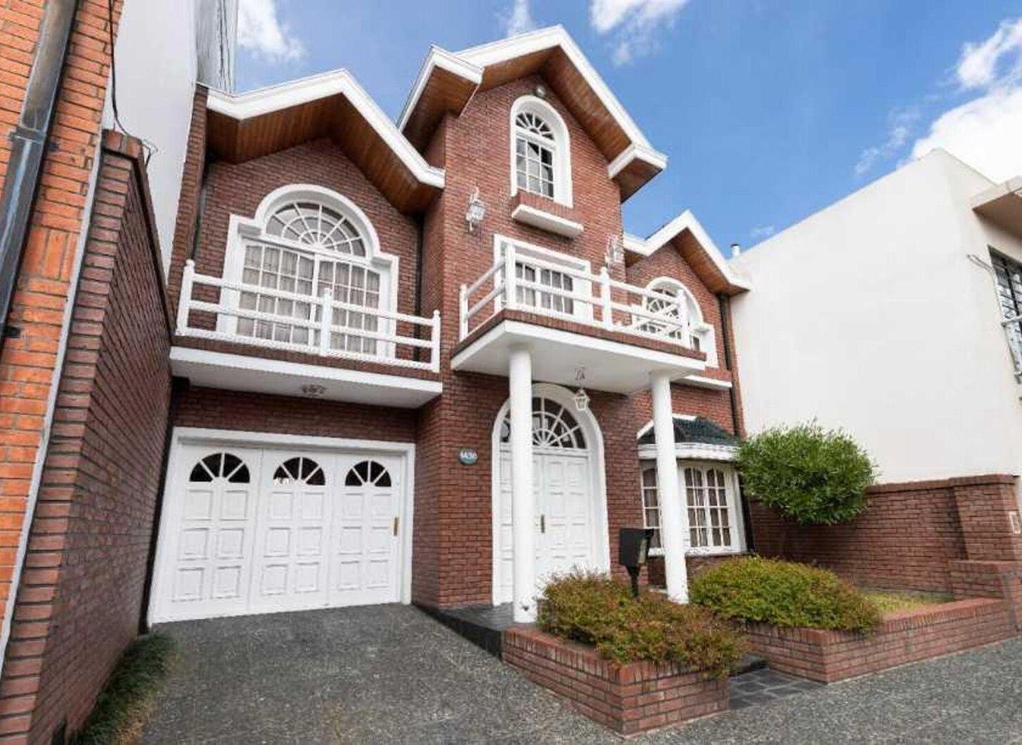 Foto de VENTA CASA QUILMES OESTE 3 PLANTAS 5 ambientes, imagen 1