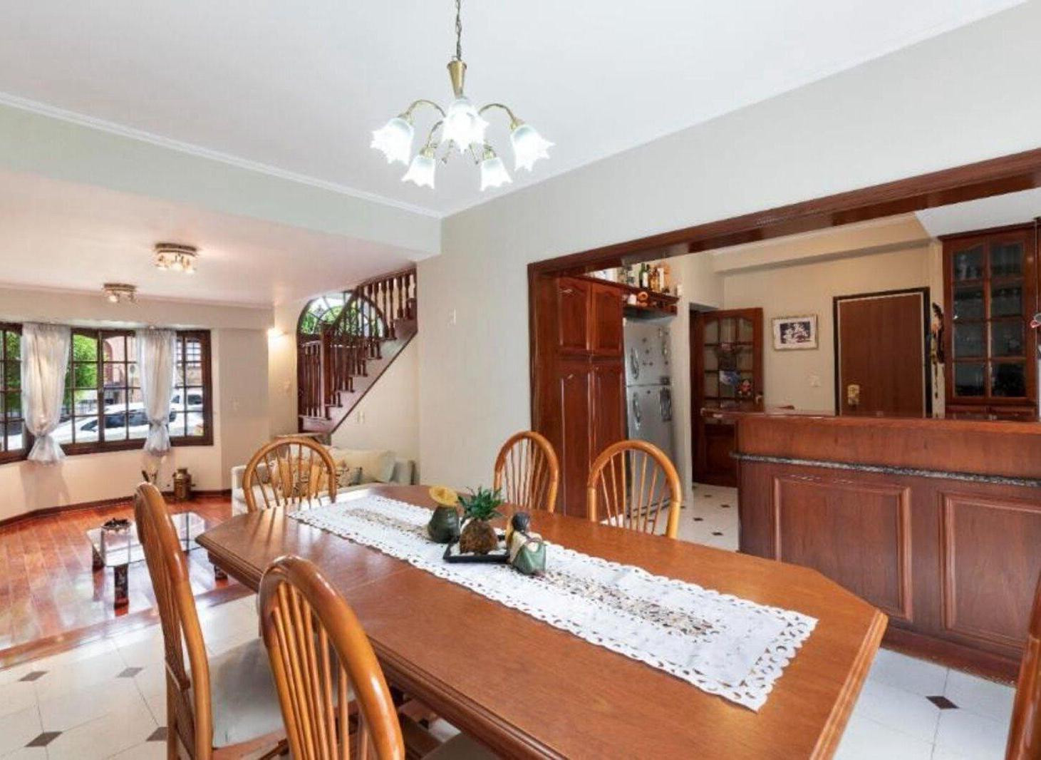 Foto de VENTA CASA QUILMES OESTE 3 PLANTAS 5 ambientes, imagen 3