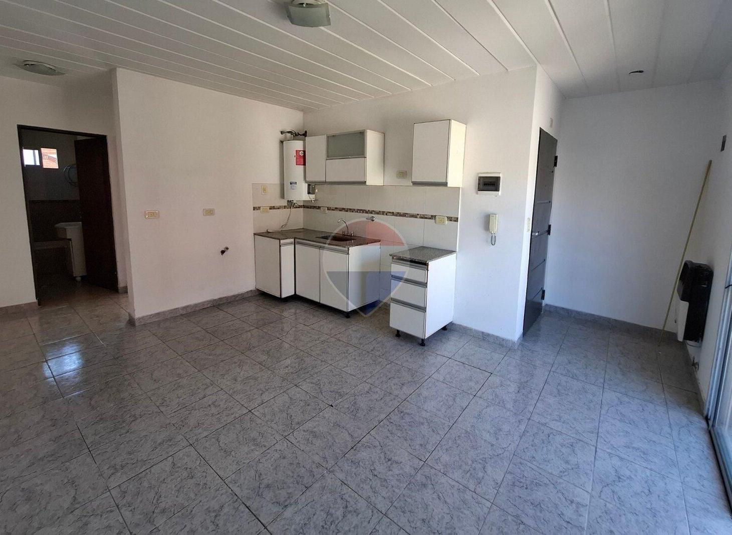 Foto de VENTA SEMIPISO 2 AMBIENTES CON COCHERA QUILMES, imagen 2