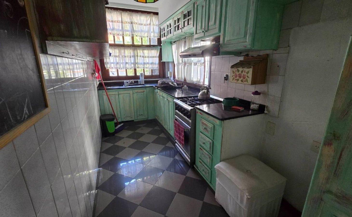 Foto de VENTA CASA 5 AMB. PILETA QUINCHO QUILMES, imagen 1