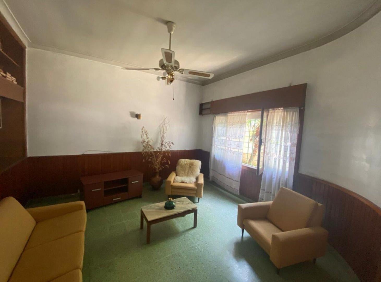 Foto de VENTA CASA 4 AMBIENTES BERAZATEGUI CON COCHERA, imagen 3