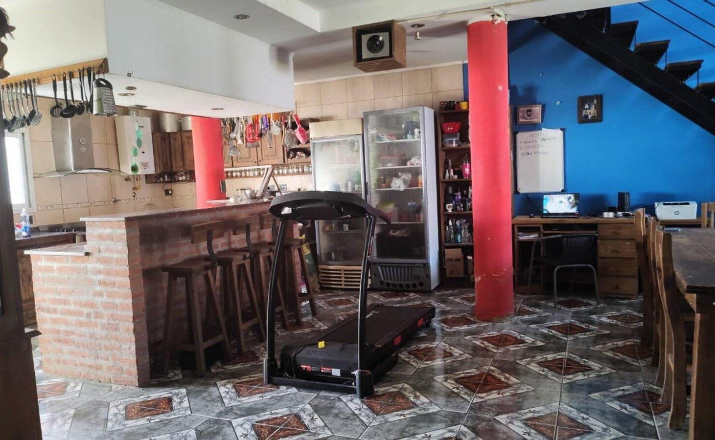Foto de VENTA CASA 6AMB QUINCHO PARQUE PILETA BERNAL OESTE, imagen 4
