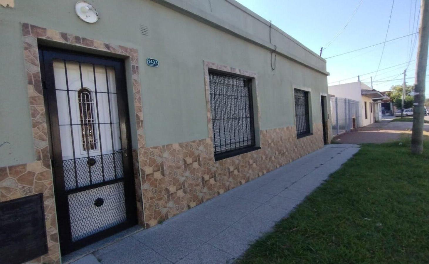 Foto de Venta Casa 3 ambientes con jardín en Quilmes oeste, imagen 2