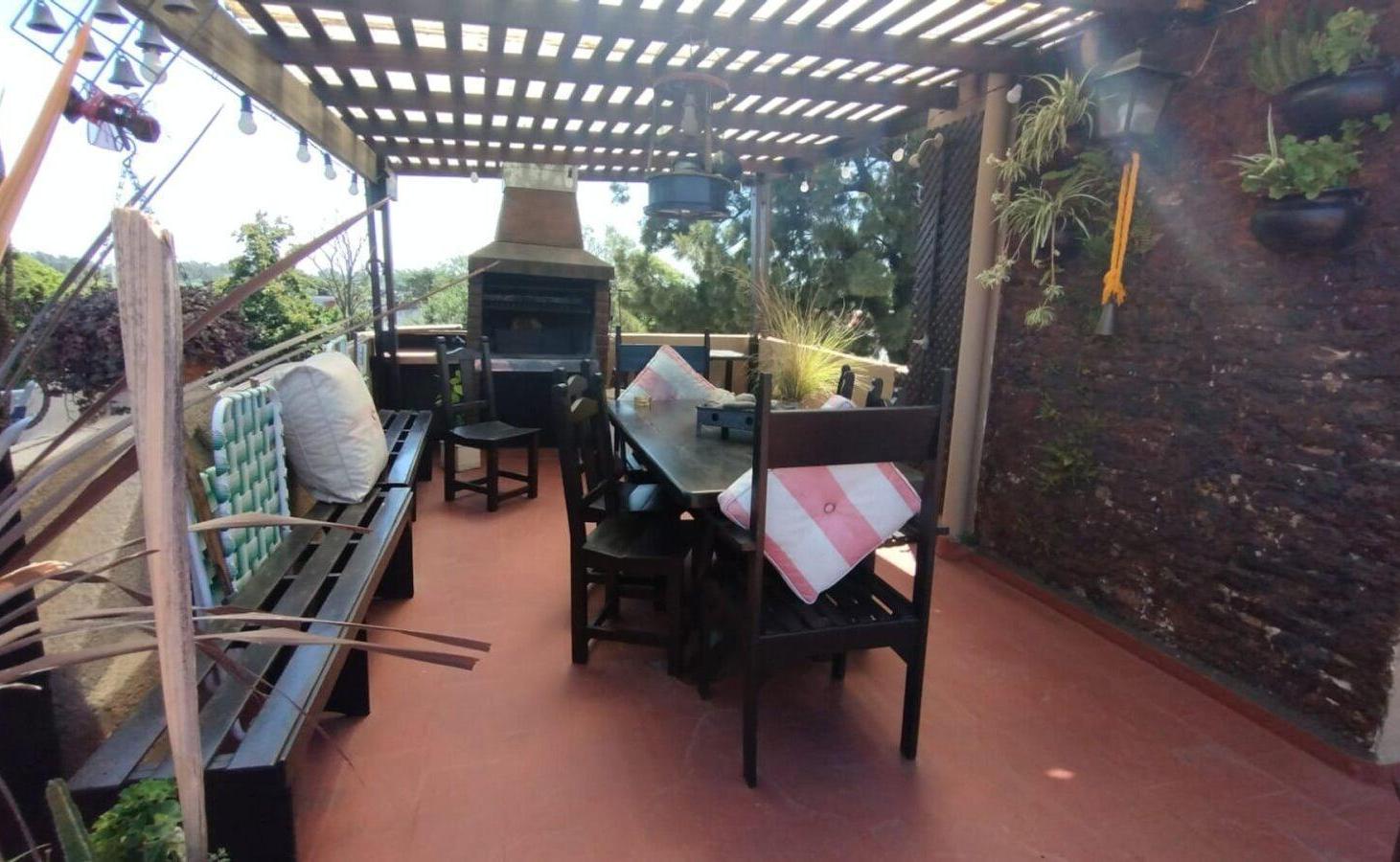 Foto de Venta casa 3 ambientes Y cochera B° Parque Bernal, imagen 2