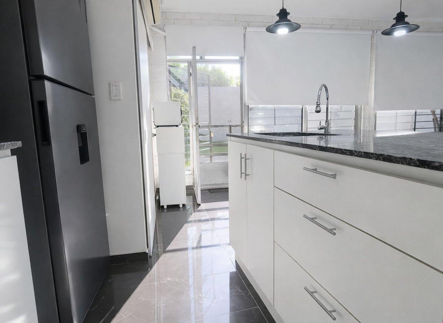 Foto de VENTA CASA 6 AMBIENTES JARDIN COCHERA QUILMES, imagen 5