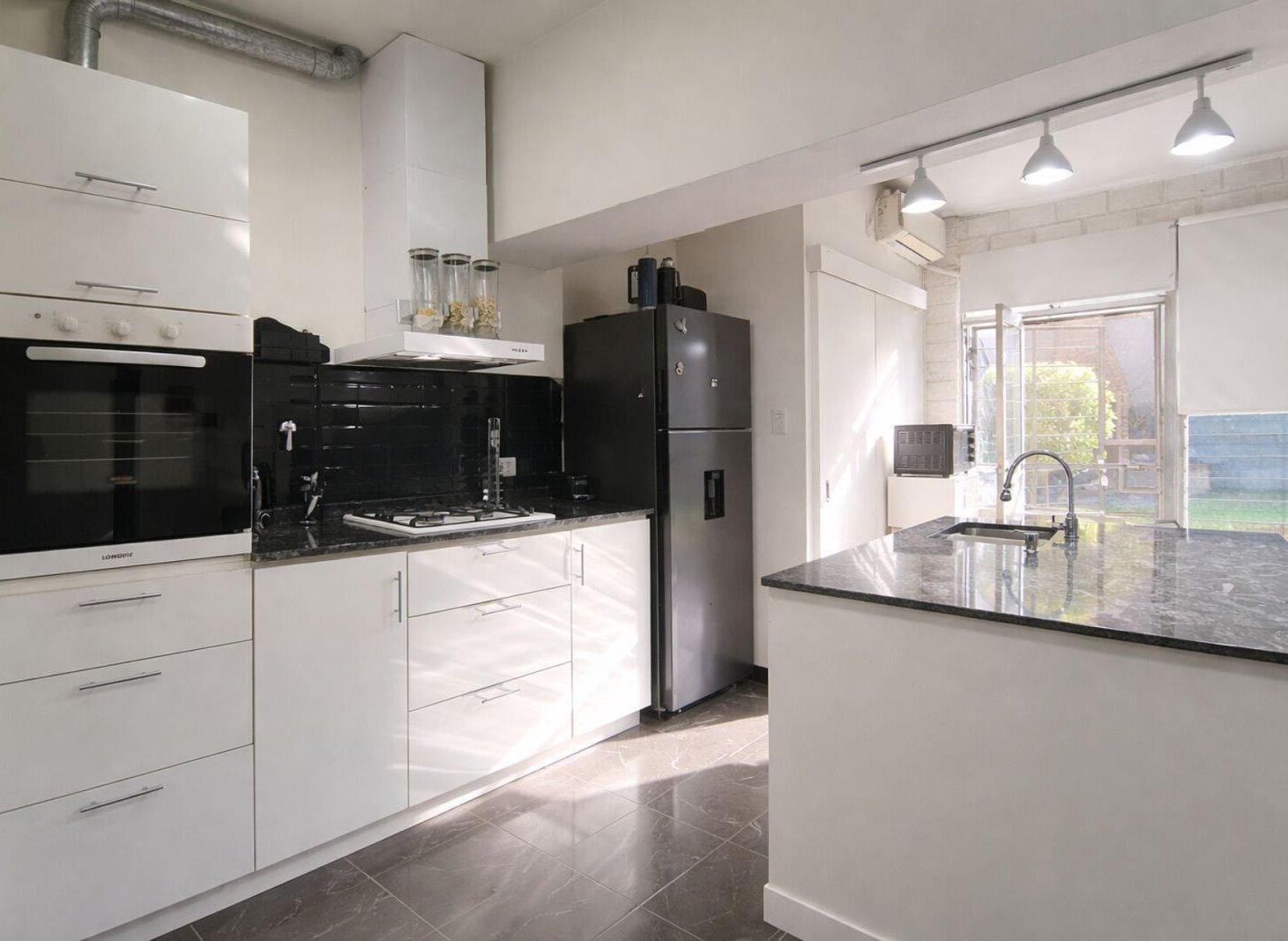 Foto de VENTA CASA 6 AMBIENTES JARDIN COCHERA QUILMES, imagen 4
