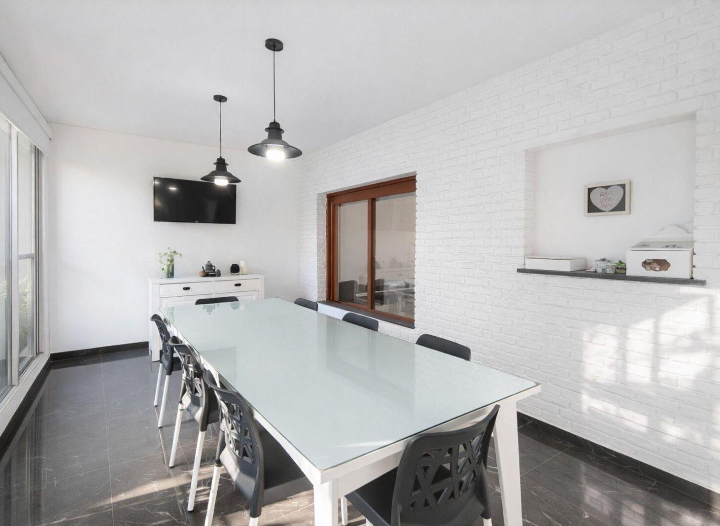 Foto de VENTA CASA 6 AMBIENTES JARDIN COCHERA QUILMES, imagen 1
