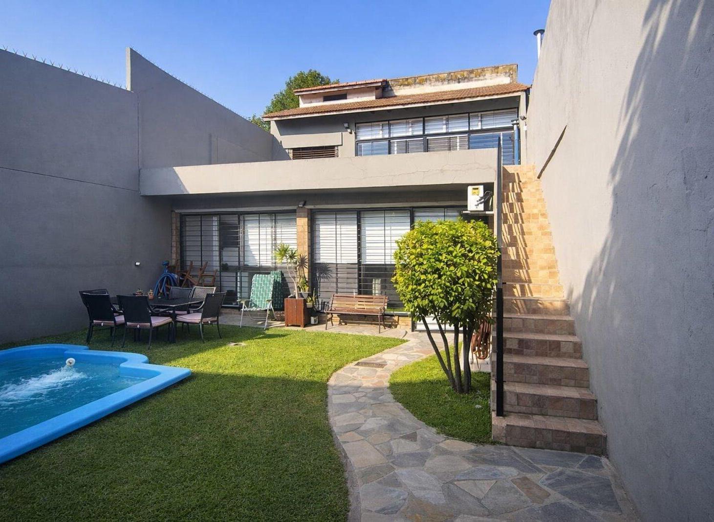 Foto de VENTA CASA 6 AMBIENTES JARDIN COCHERA QUILMES, imagen 2