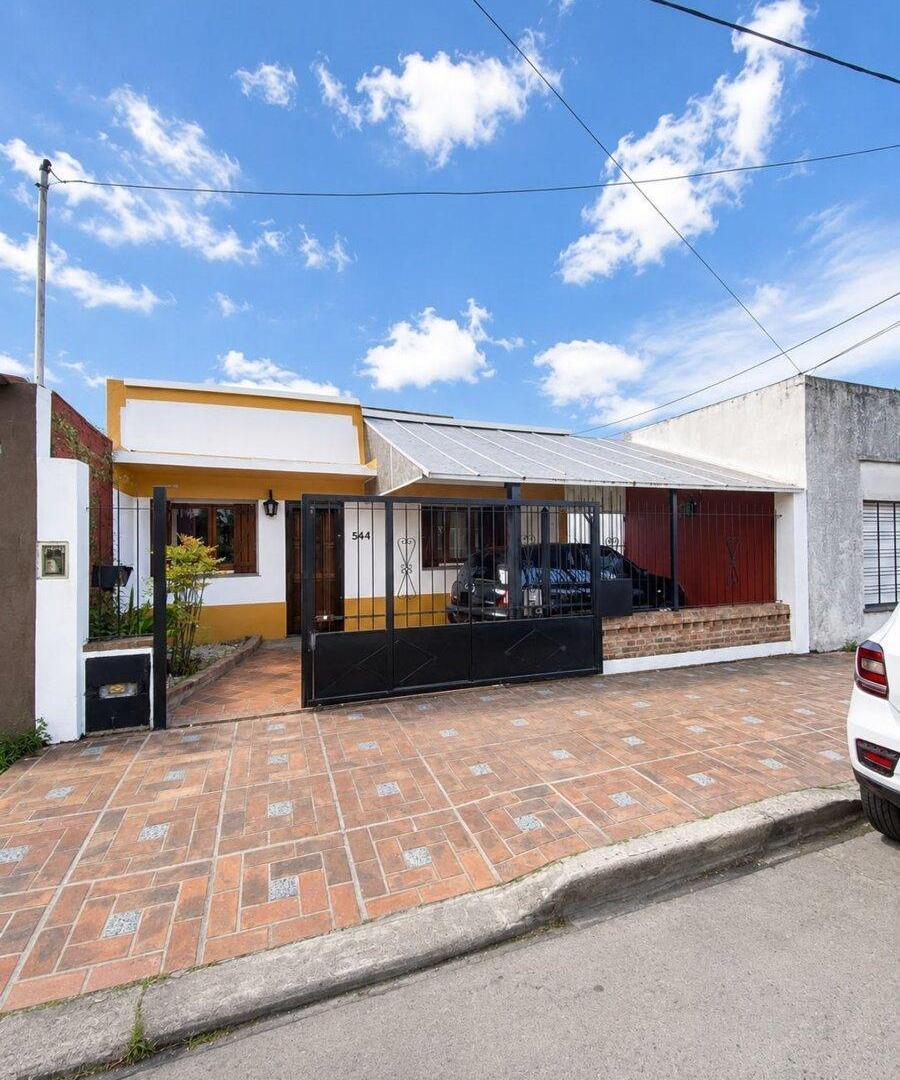 Foto de VENTA CASA 4 AMBIENTES, EZPELETA ESTE., imagen 2