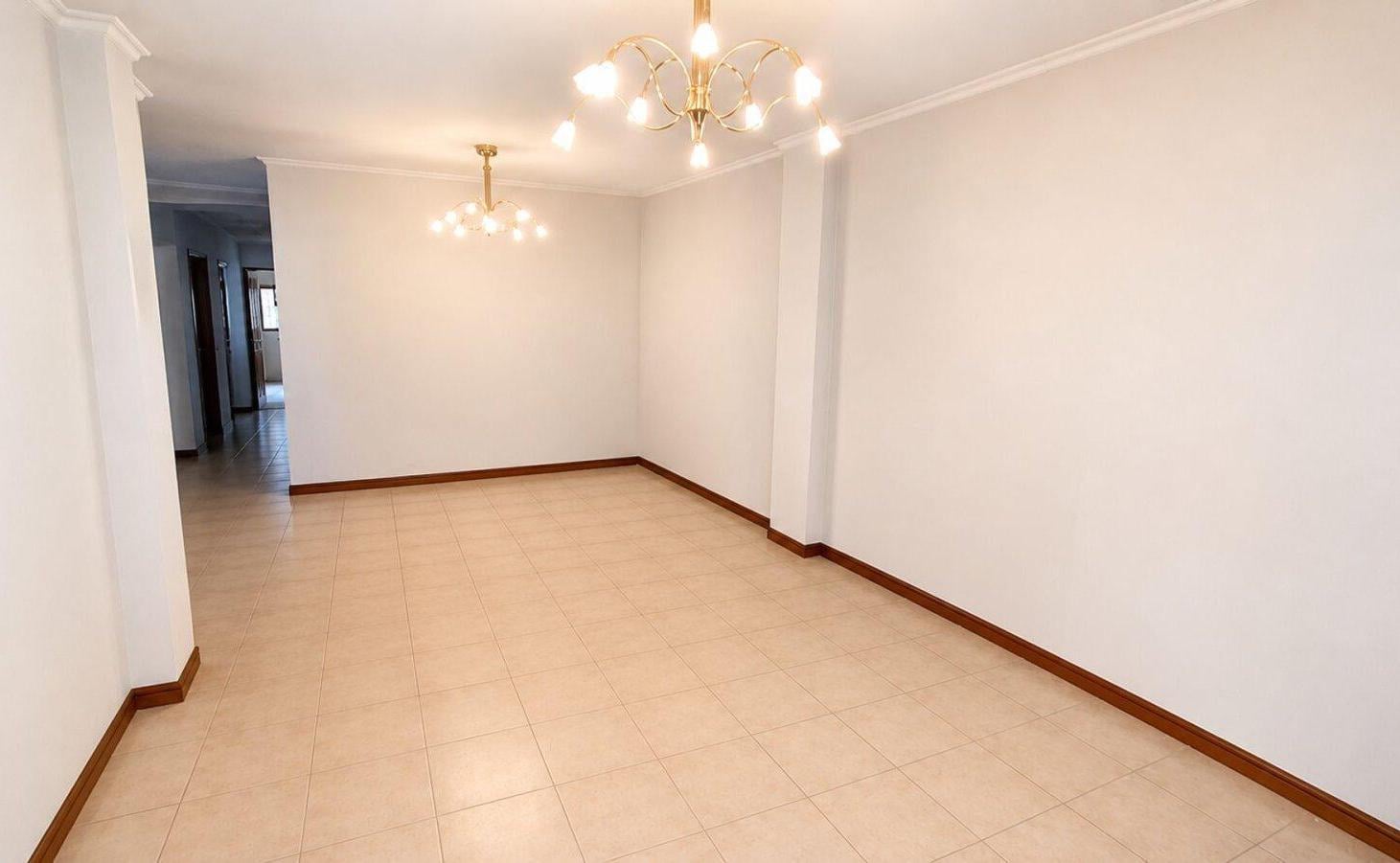 Foto de CASA 4 AMBIENTES CON GARAJE Y PATIO EN QUILMES, imagen 3
