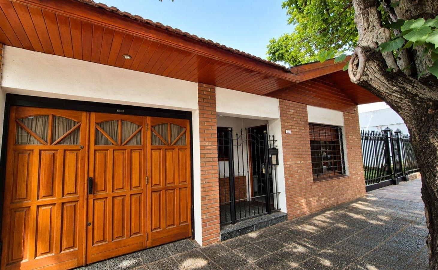 Foto de CASA 4 AMBIENTES CON GARAJE Y PATIO EN QUILMES, imagen 2
