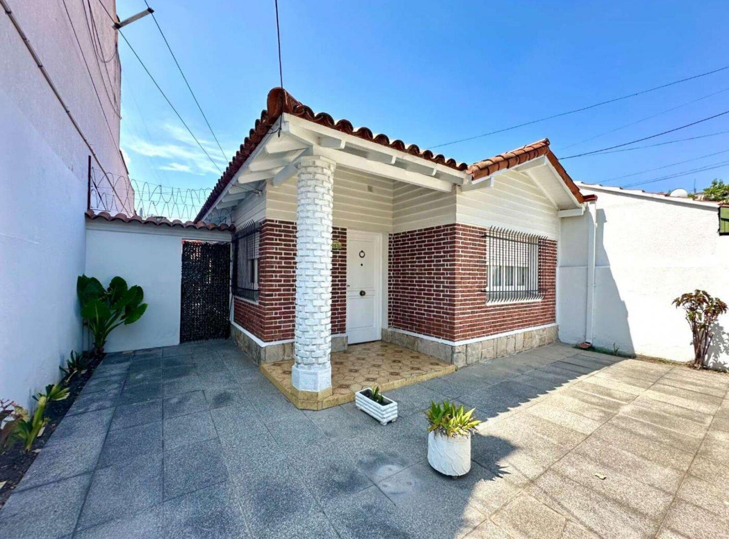 Foto de VENTA CASA 3 AMBIENTES CON JARDIN QUILMES, imagen 2