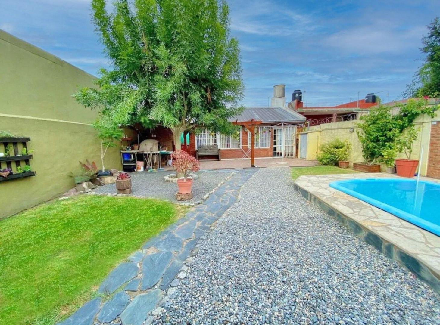 Foto de VENTA CASA 4 AMB. BERAZATEGUI C/PARQUE Y PILETA., imagen 4