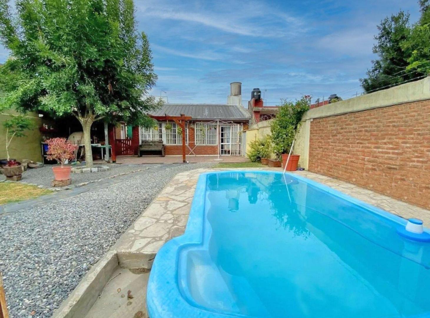 Foto de VENTA CASA 4 AMB. BERAZATEGUI C/PARQUE Y PILETA., imagen 5