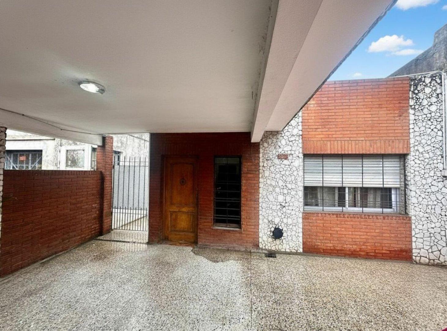 Foto de VENTA CASA 4 AMB COCHERA DOBLE FLORENCIO VARELA, imagen 2