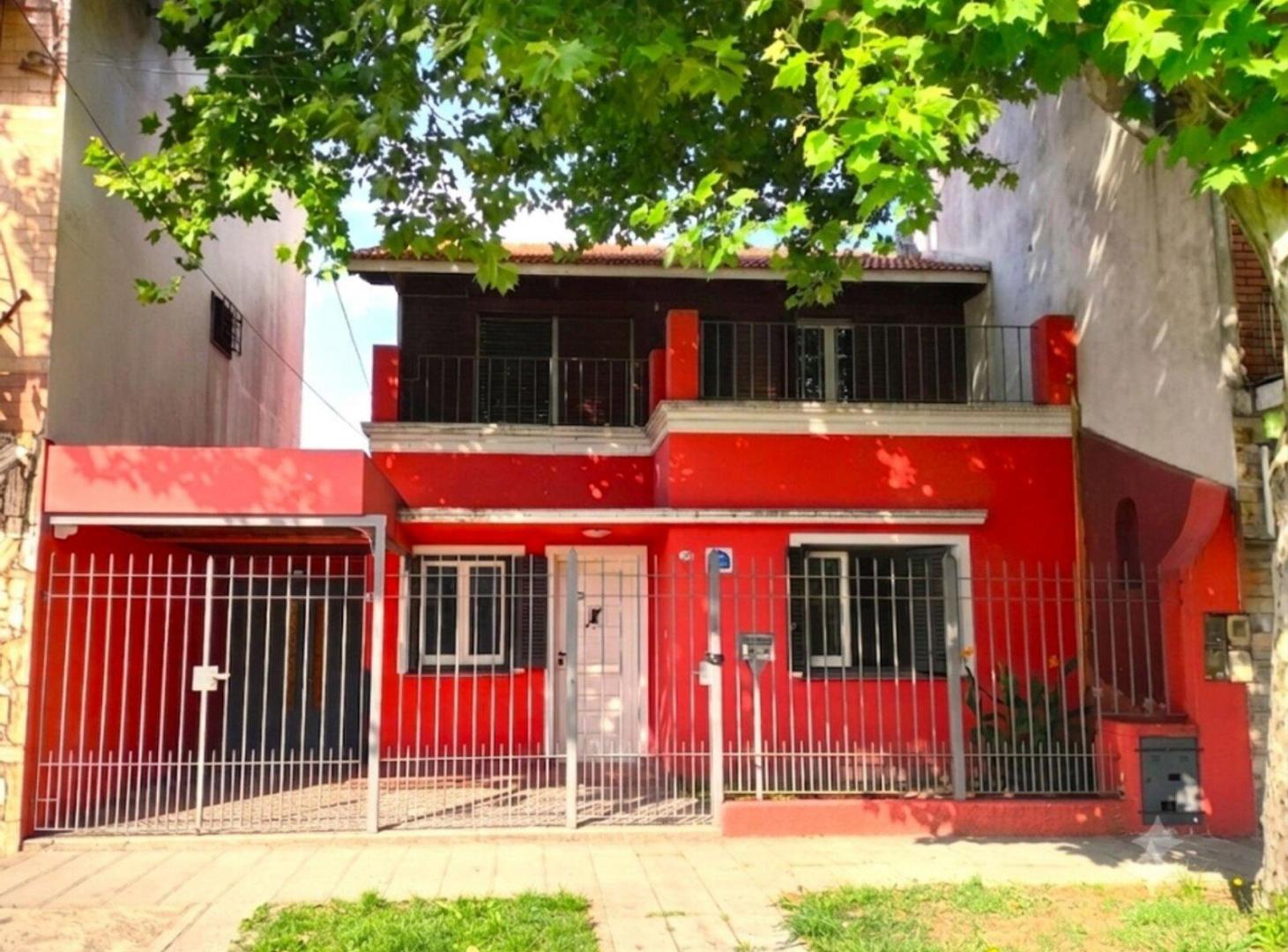 Foto de Venta Casa 6 Amb. Jardín. Cochera, Quilmes, imagen 2
