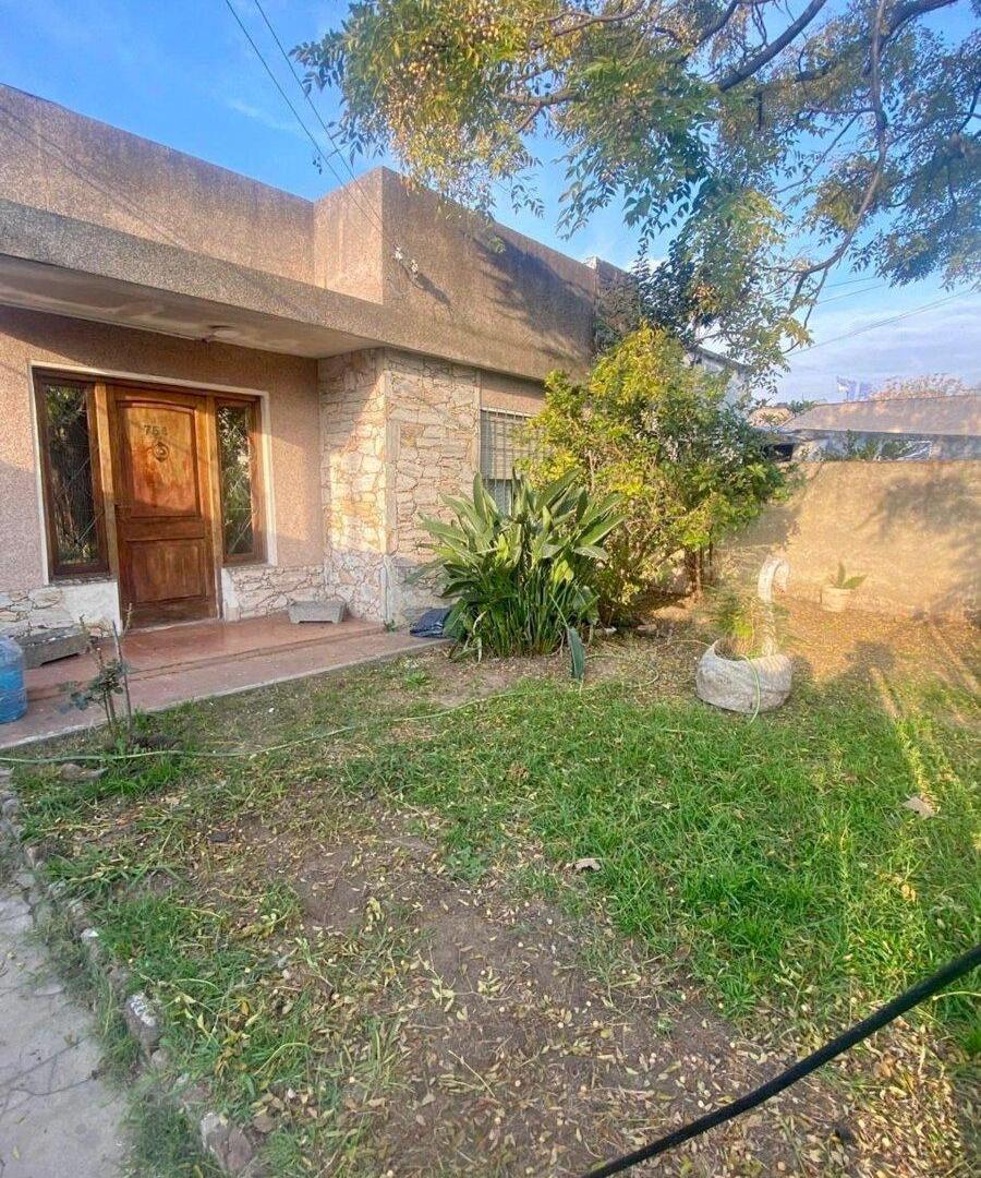 Foto de VENTA CASA 4 AMBIENTES, BERAZATEGUI., imagen 1