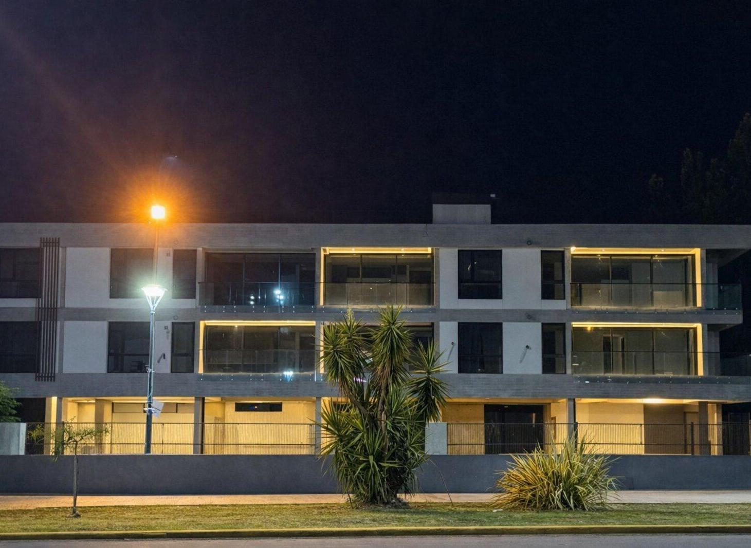 Foto de VENTA DPTO 3 AMB CON PATIO- COCHERA PARQUE LINEAL, imagen 1