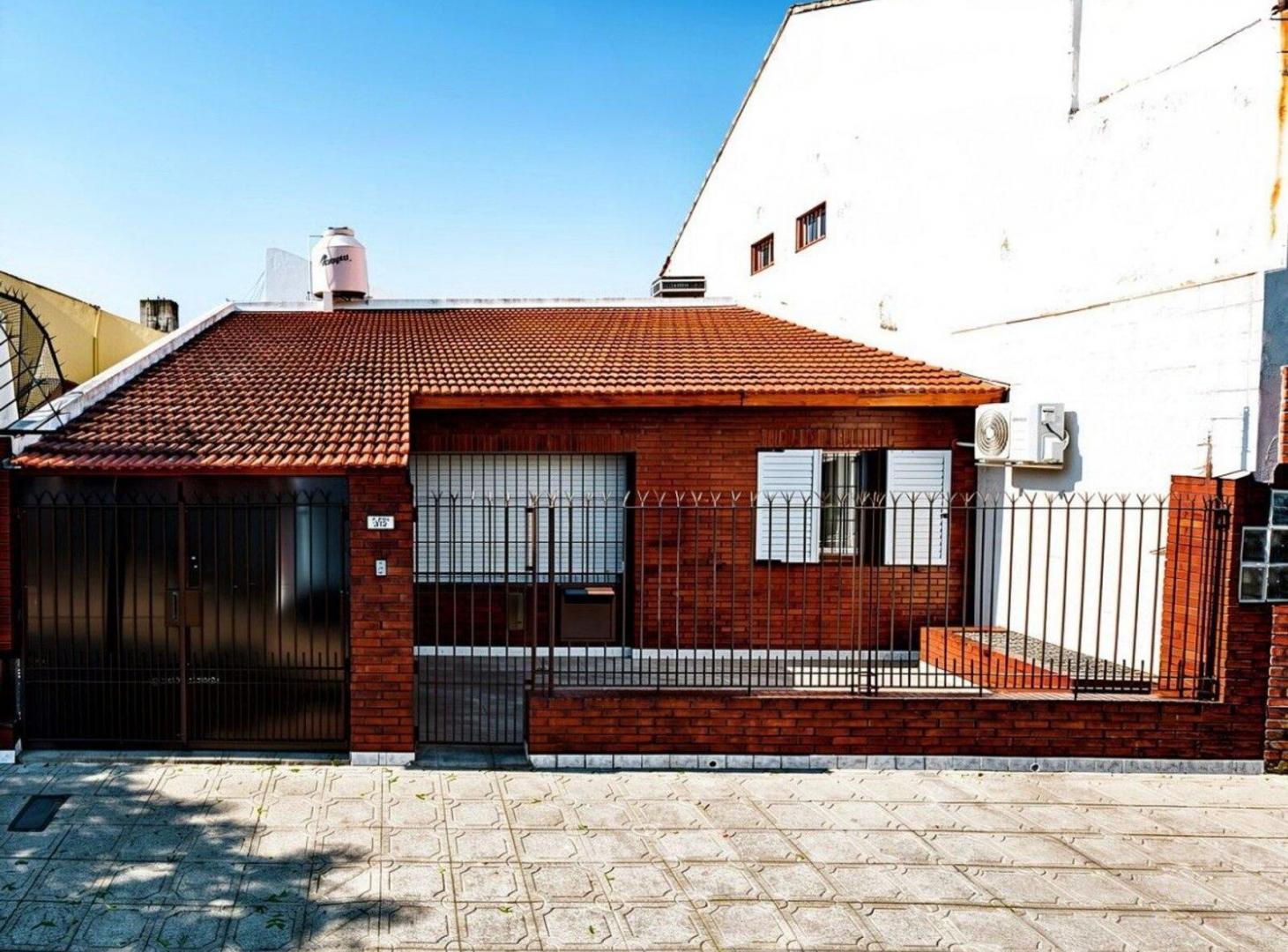Foto de Casa 4 ambientes en venta Bernal apto credito, imagen 1