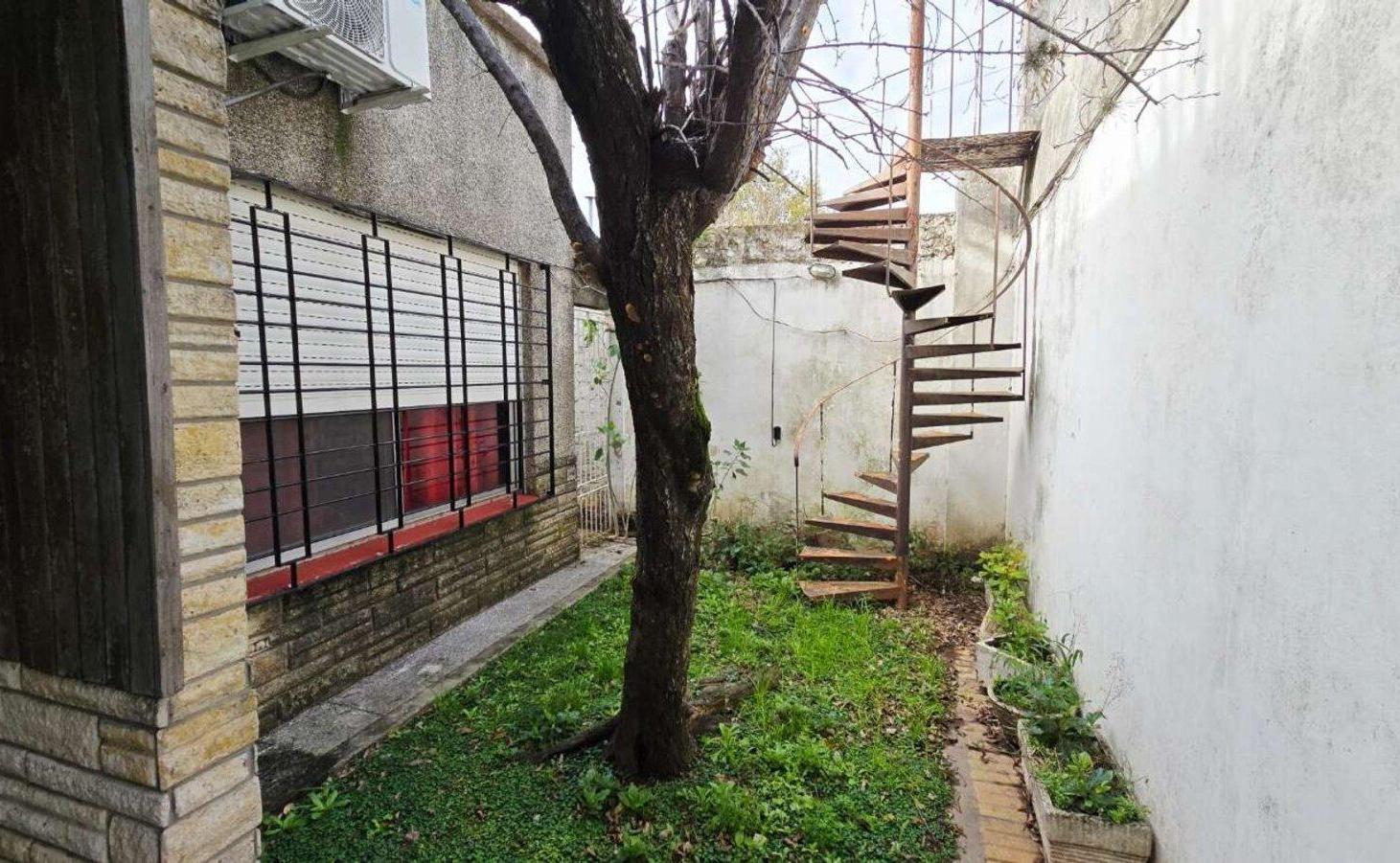 Foto de VENTA CASA 3 AMB. PARQUE Y COCHERA EZPELETA, imagen 3