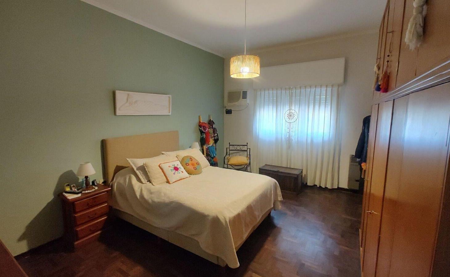 Foto de VENTA CASA 3 AMB COCHERAS/QUINCHO PATIO AVELLANEDA, imagen 2