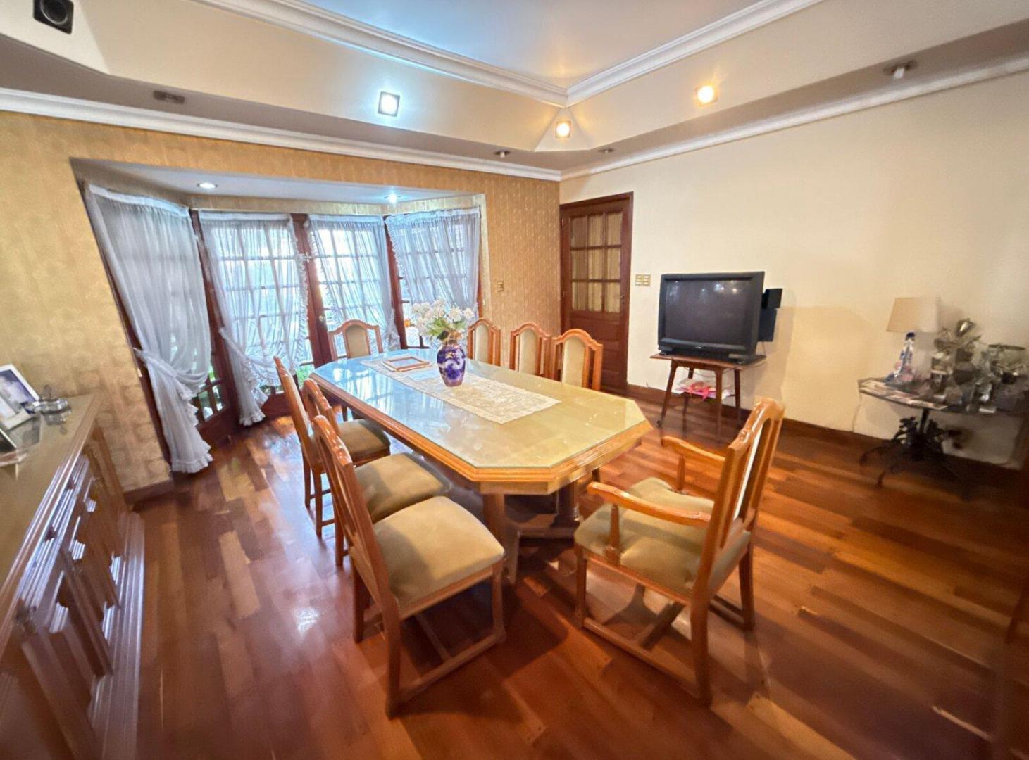 Foto de VENTA CASA 5 AMB CON PISCINA Y COCHERA - QUILMES, imagen 5