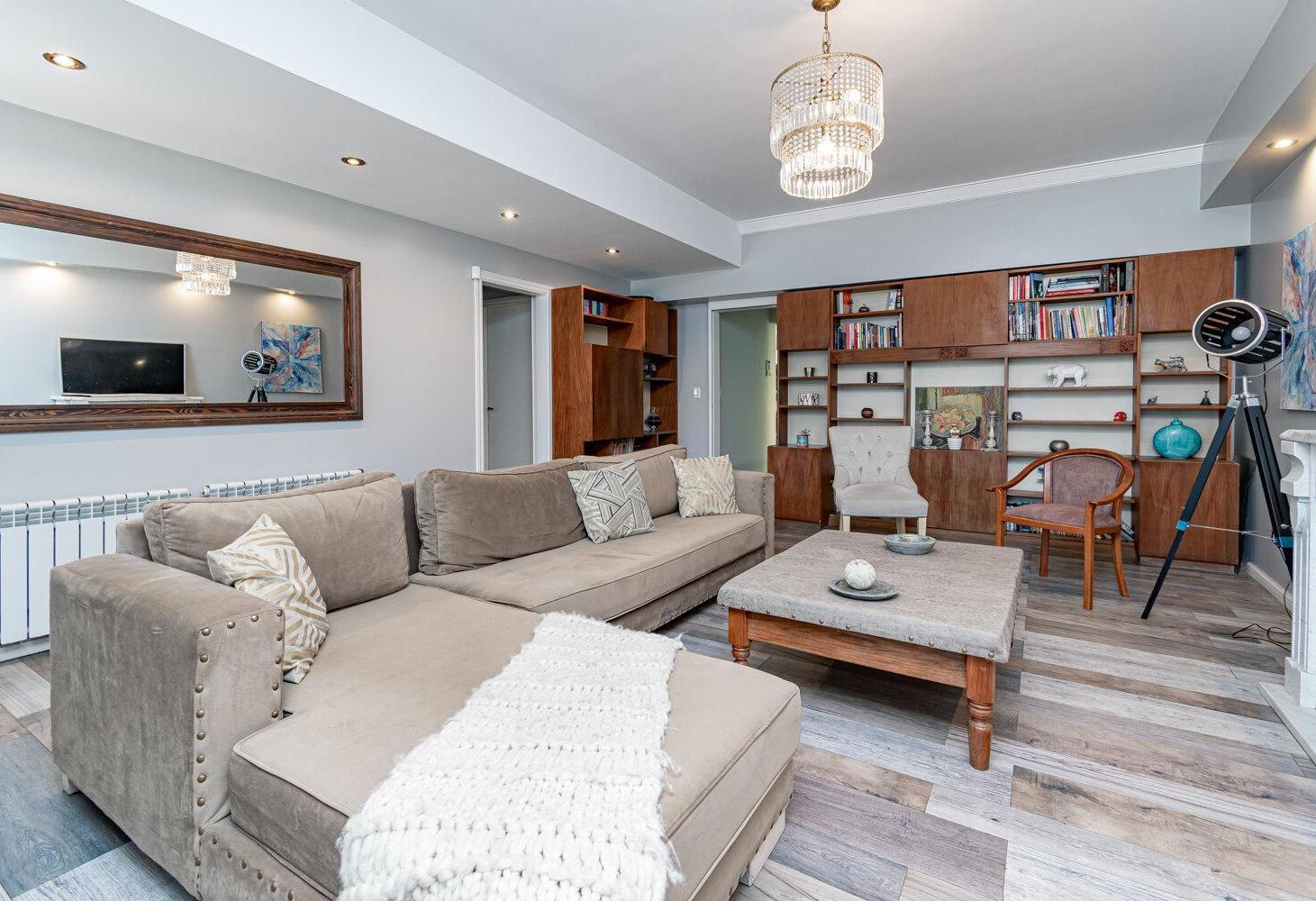 Foto de Casa Venta Bernal Centro 5 amb piscina jardin, imagen 3