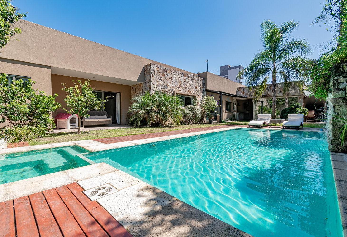 Foto de Casa Venta Bernal Centro 5 amb piscina jardin, imagen 2