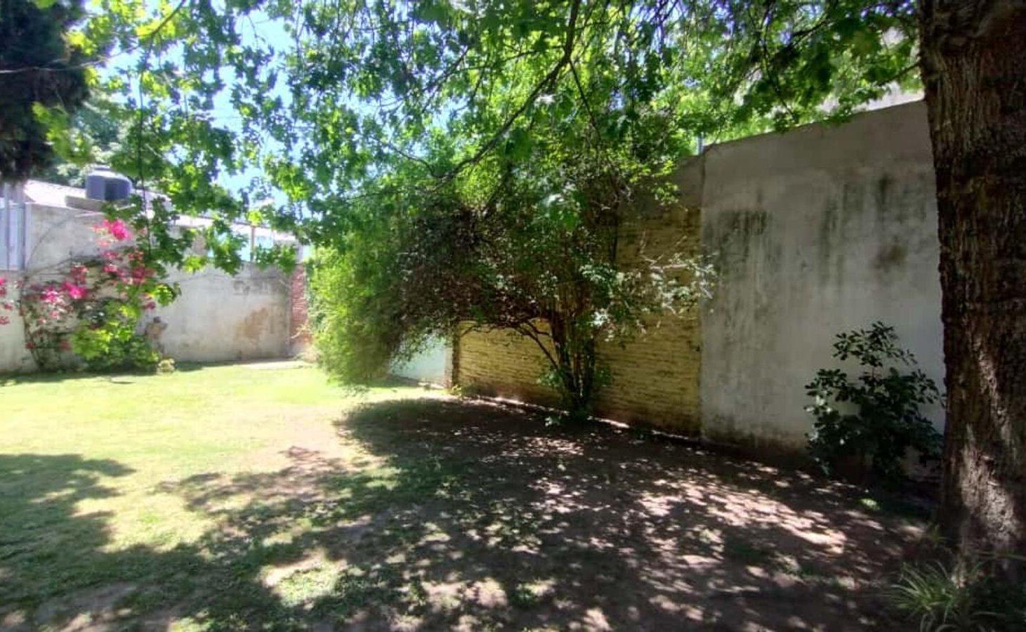 Foto de VENTA CASA 4 AMBIENTES EN BERNAL CON AMPLIO LOTE, imagen 1