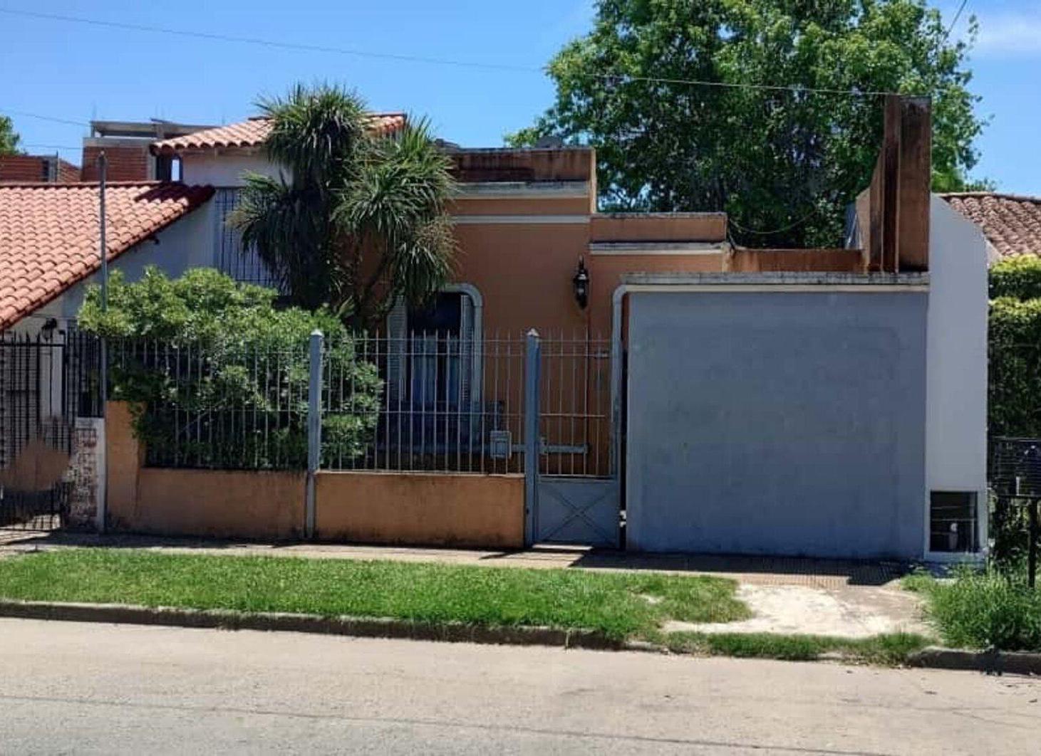 Foto de VENTA CASA 4 AMBIENTES EN BERNAL CON AMPLIO LOTE, imagen 4