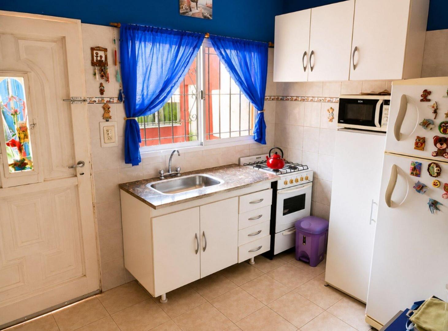 Foto de VENTA CASA DE 3 AMB. CON COCHERA BERAZATEGUI, imagen 3