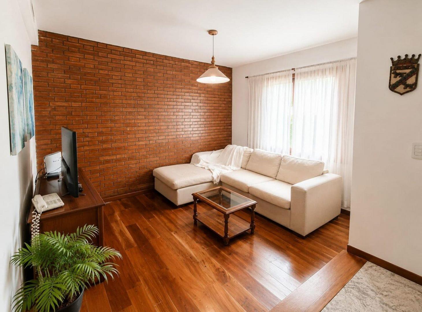 Foto de VENTA CASA 4 AMB CON PARQUE EZPELETA, QUILMES, imagen 2