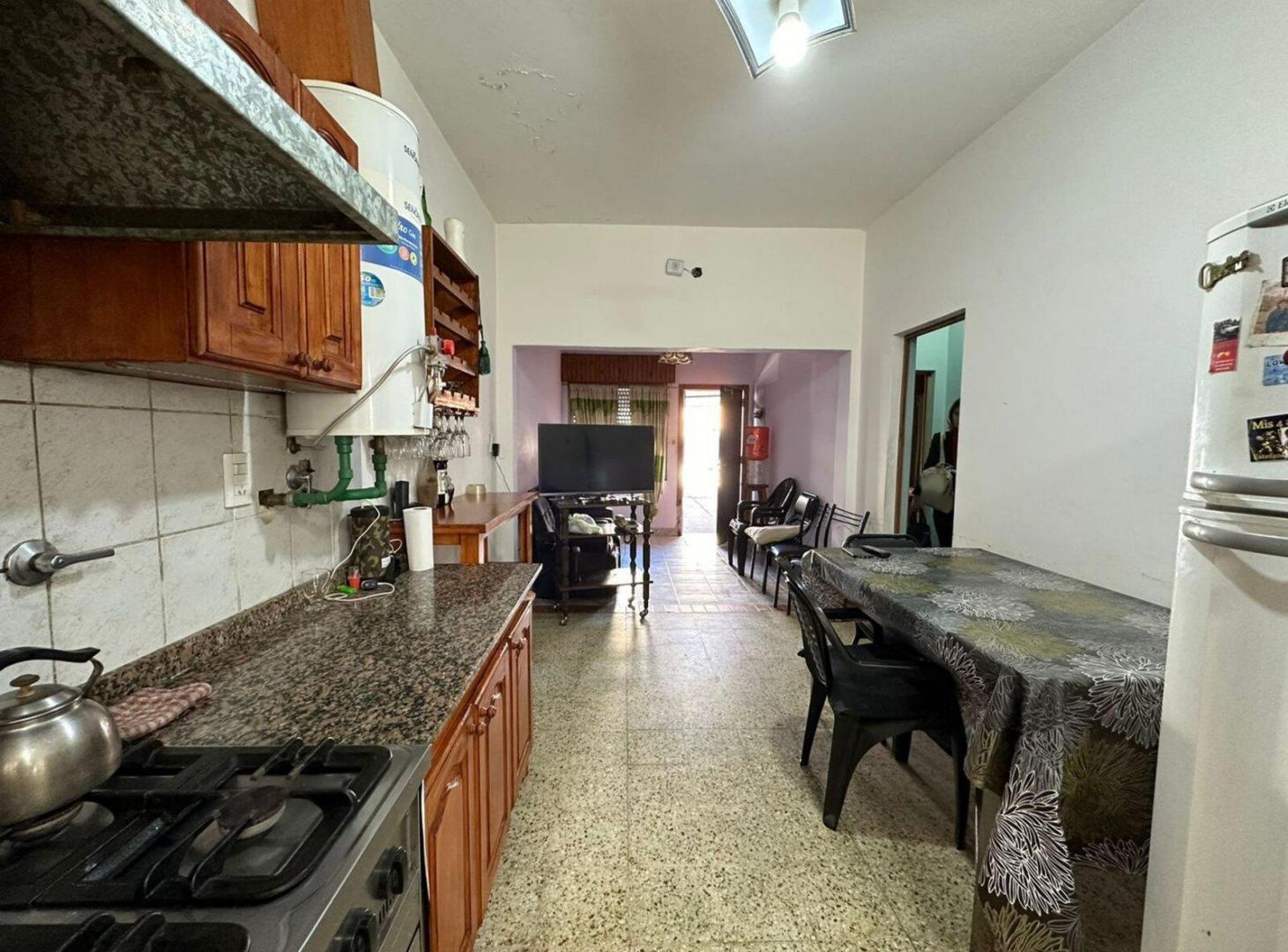 Foto de VENTA CASA 3 AMB. y 2 DEPTOS. 2 AMB. EN EZPELETA, imagen 3
