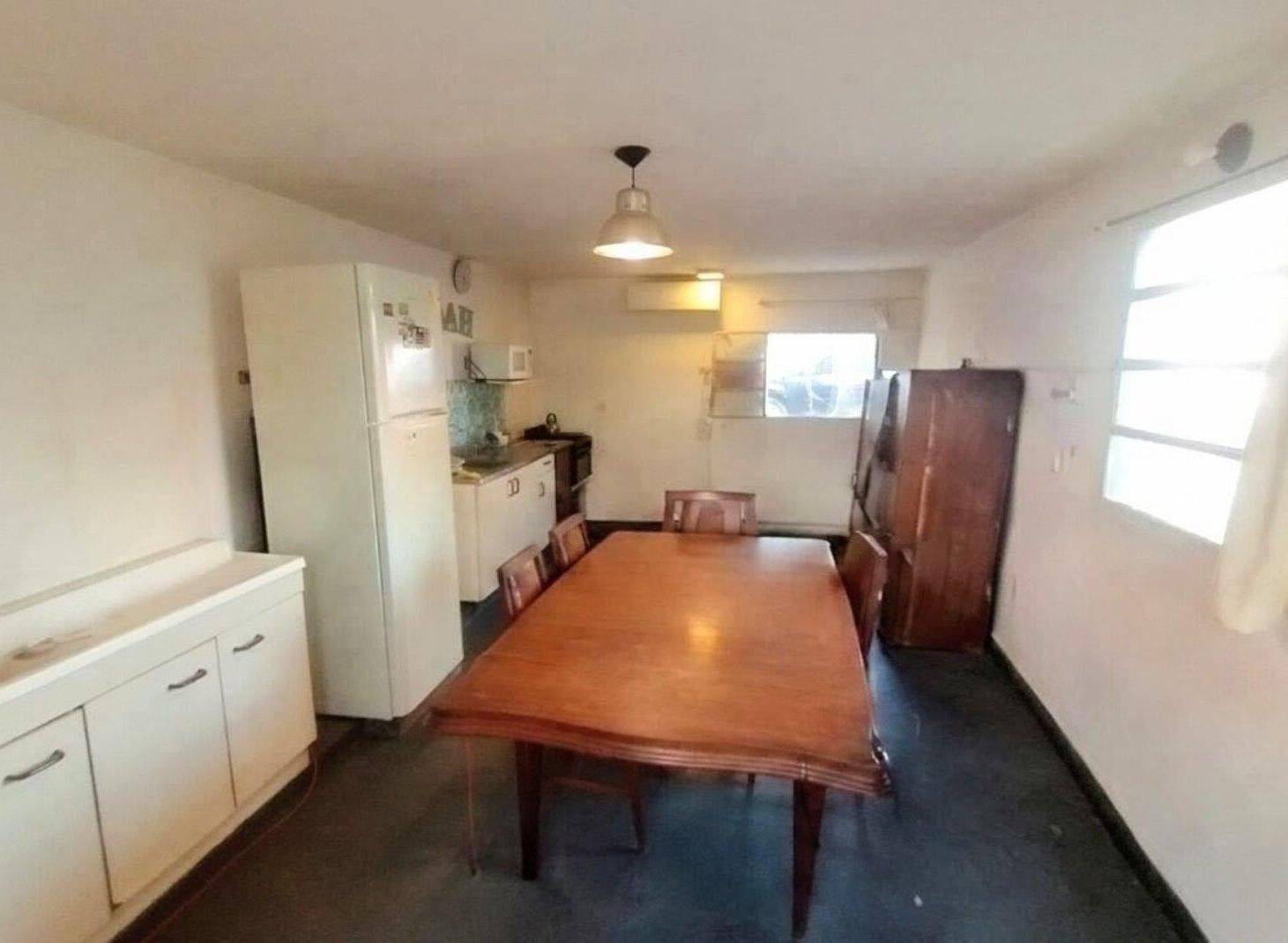 Foto de VENTA CASA 8 AMB CON PATIO BERAZATEGUI, imagen 4