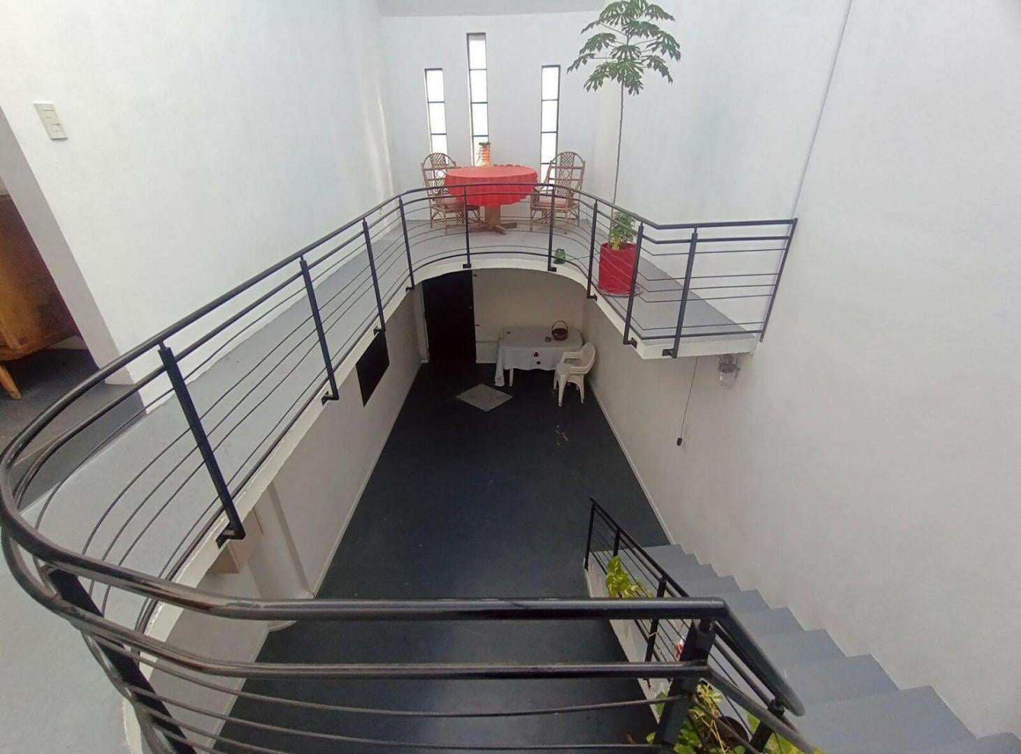 Foto de VENTA CASA 8 AMB CON PATIO BERAZATEGUI, imagen 3