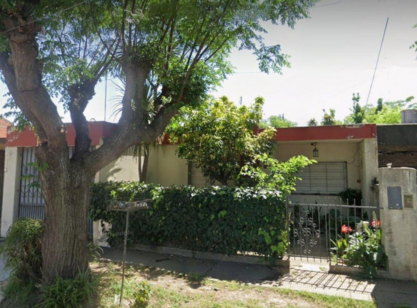 Foto de Venta casa 5 ambientes y garaje en Bosques, imagen 1