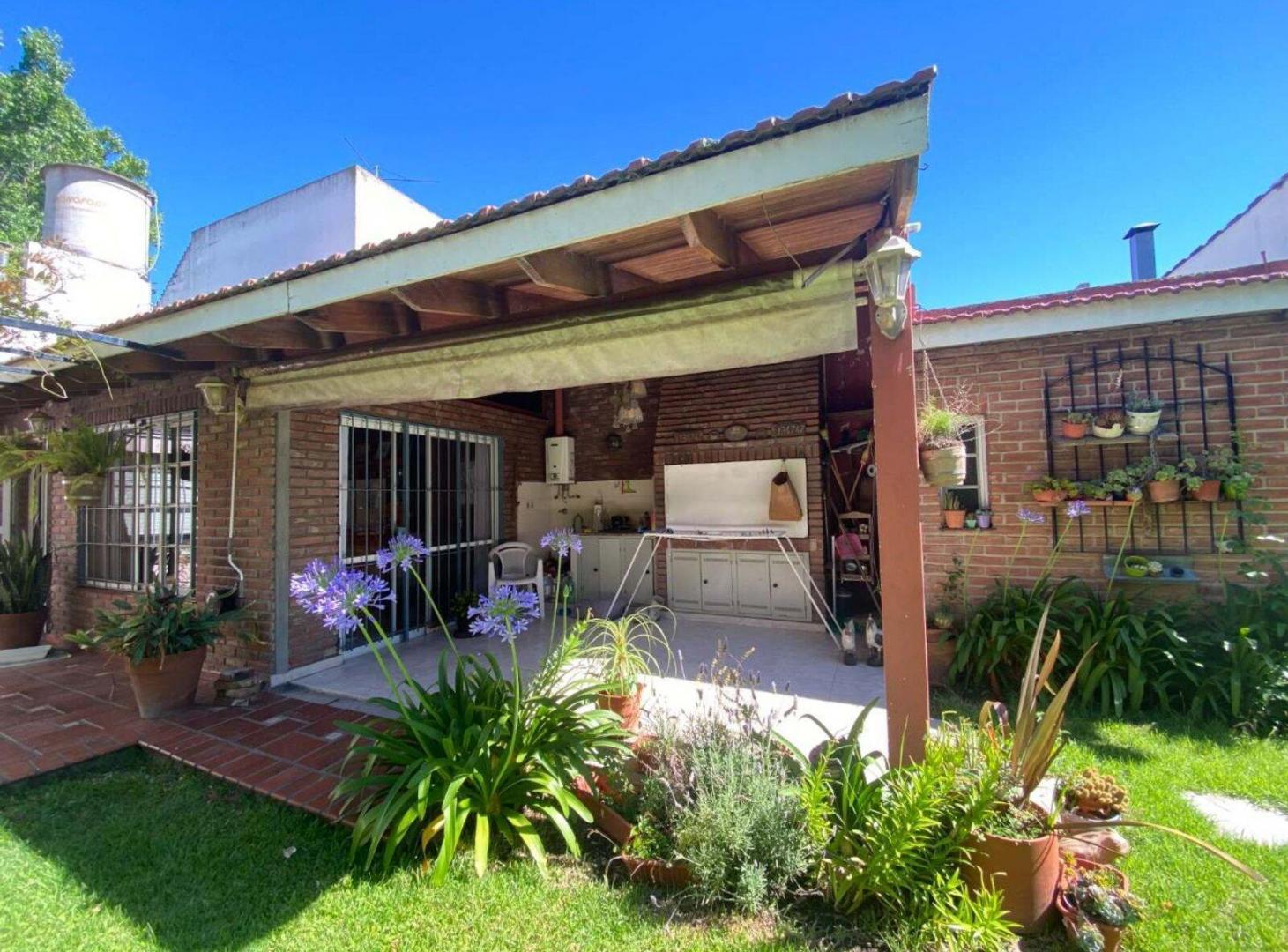 Foto de VENTA CASA 3 AMB CON COCHERA PARQUE QUINCHO BERNAL, imagen 4