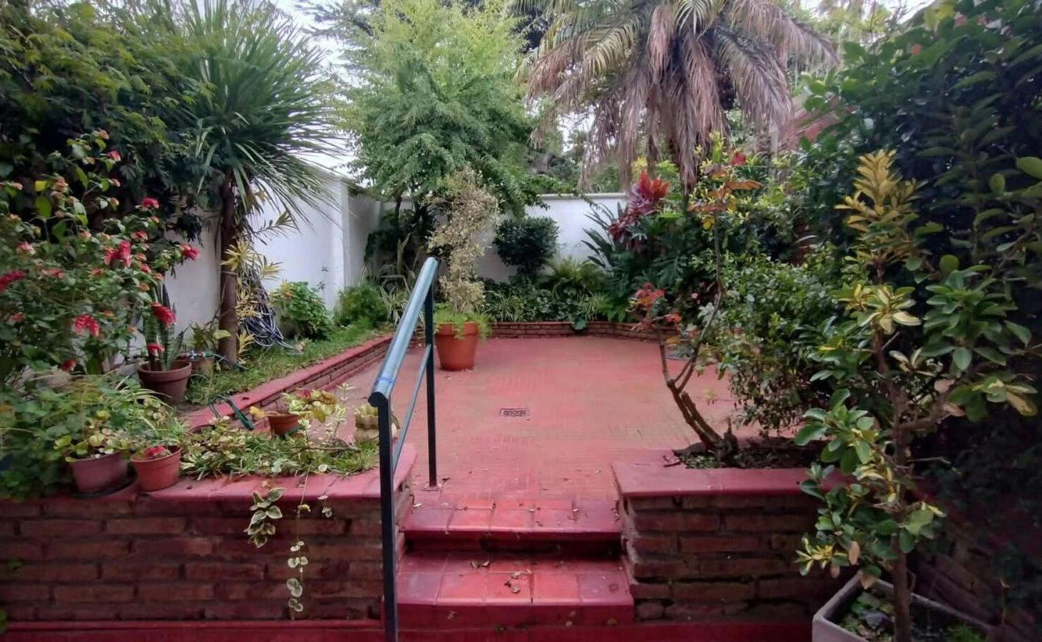 Foto de Venta casa 3 ambientes con jardín en Bernal Centro, imagen 2