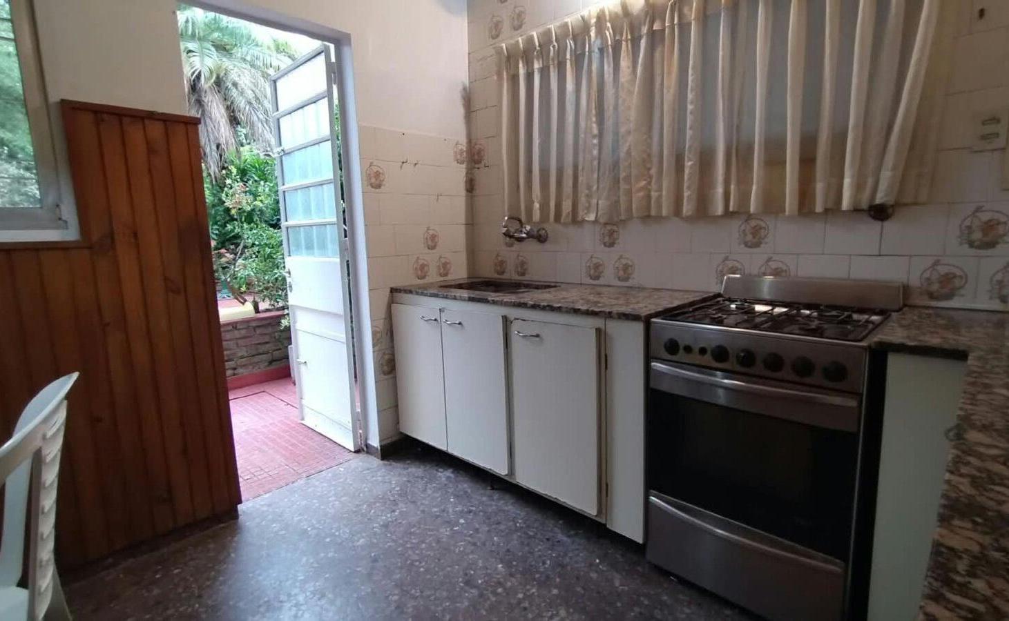 Foto de Venta casa 3 ambientes con jardín en Bernal Centro, imagen 3