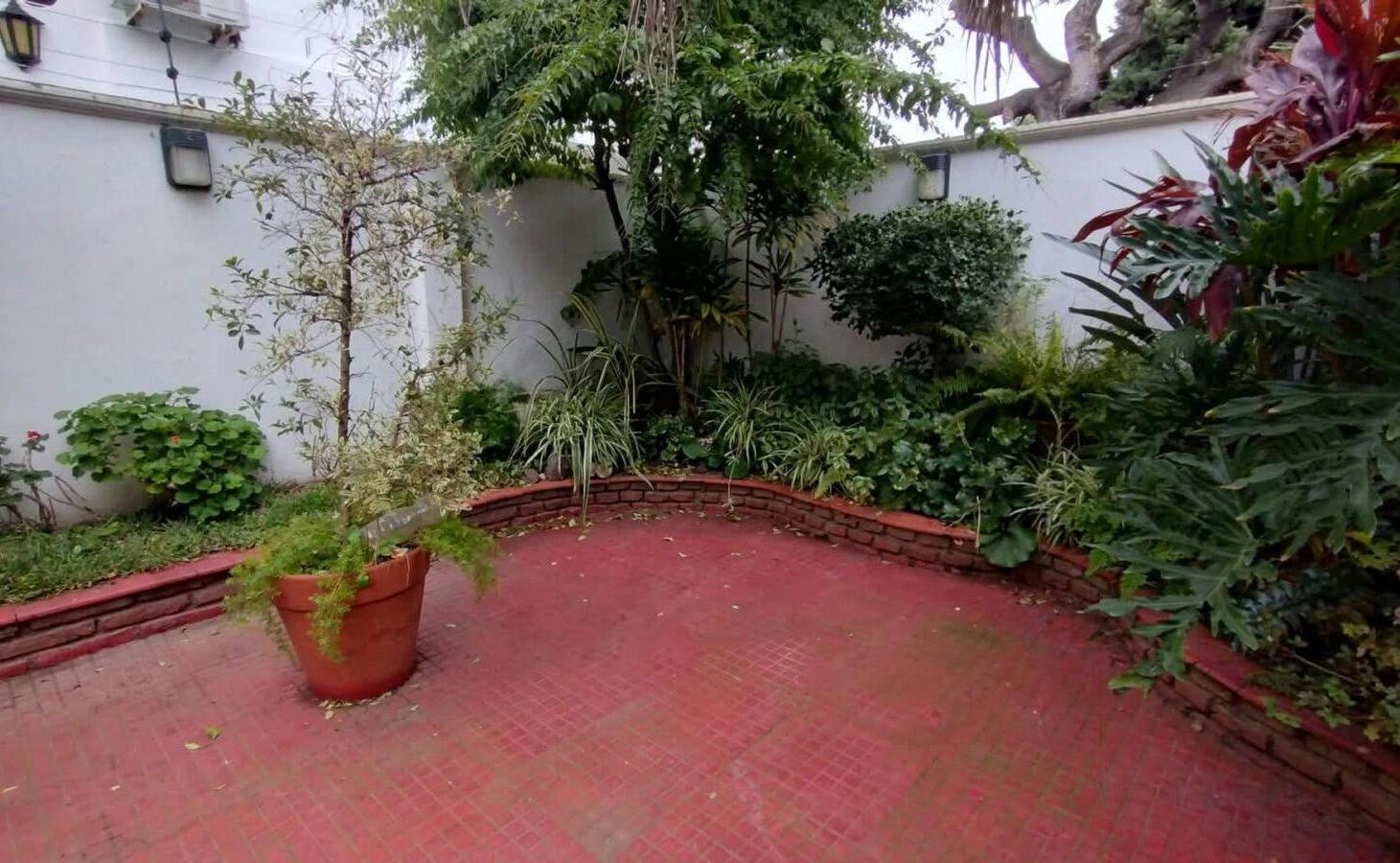 Foto de Venta casa 3 ambientes con jardín en Bernal Centro, imagen 1