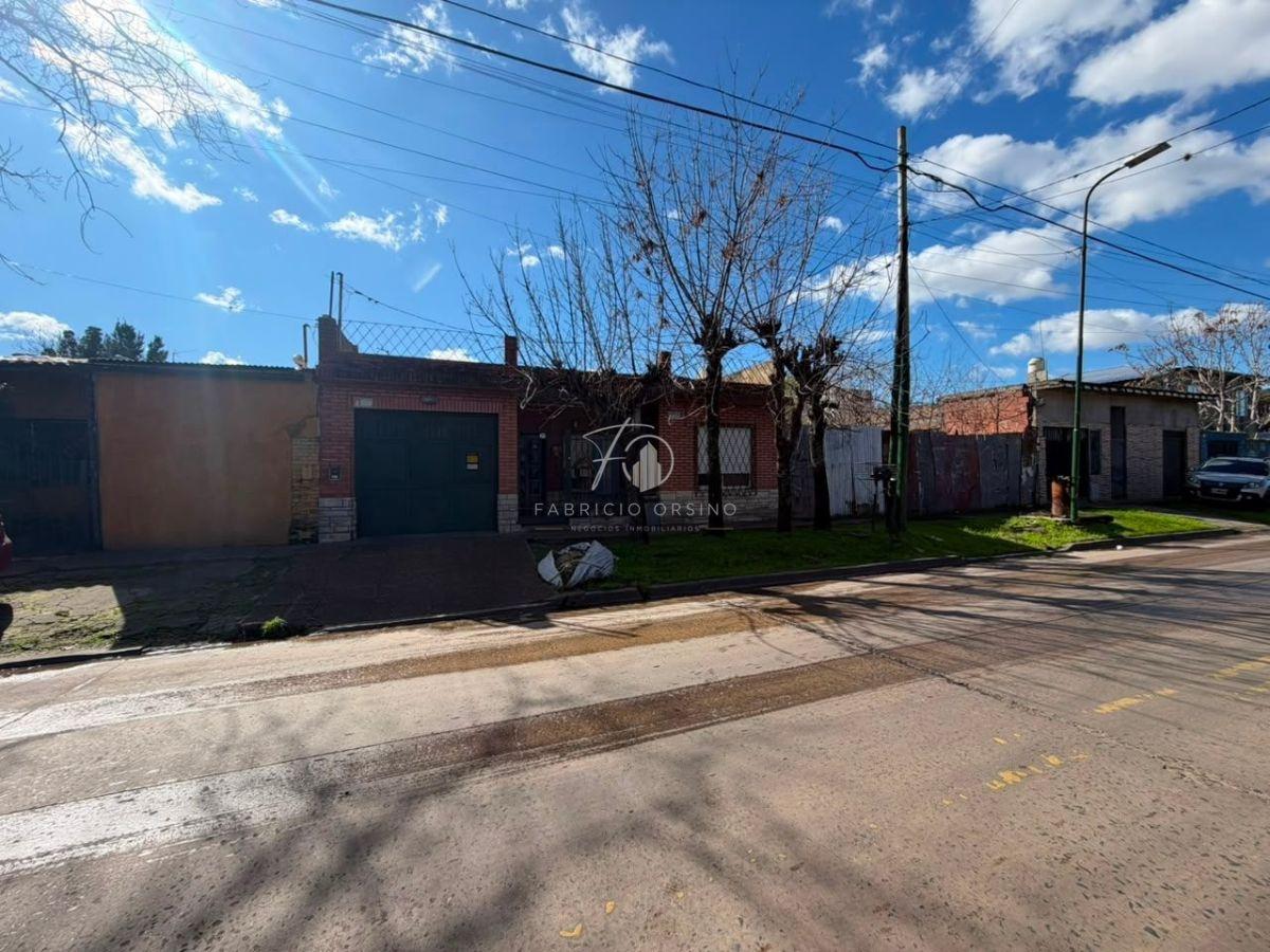 Foto de Casa en venta c/ cochera en Ituzaingó Centro, imagen 2