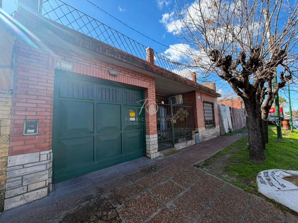 Foto de Casa en venta c/ cochera en Ituzaingó Centro, imagen 1