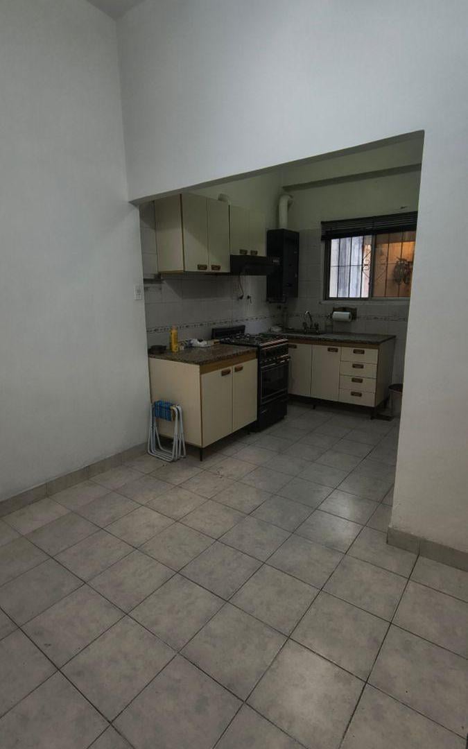 Foto de EXCELENTE PH DE 3 AMBIENTES CON PATIO Y TERRAZA SIN EXPENSAS.-, imagen 4