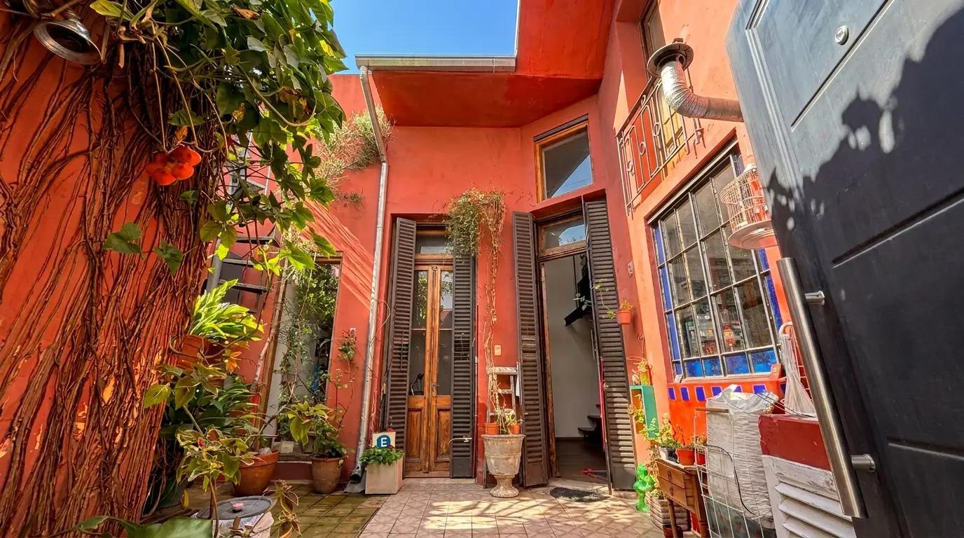 Foto de Ph 2 Ambientes con Estudio en Venta en Almagro con Patio y Espacio, imagen 1