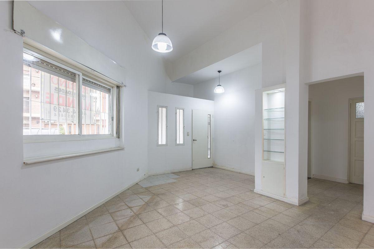 Foto de PH de 150m² con 2 dormitorios en venta en Monte Castro, imagen 2