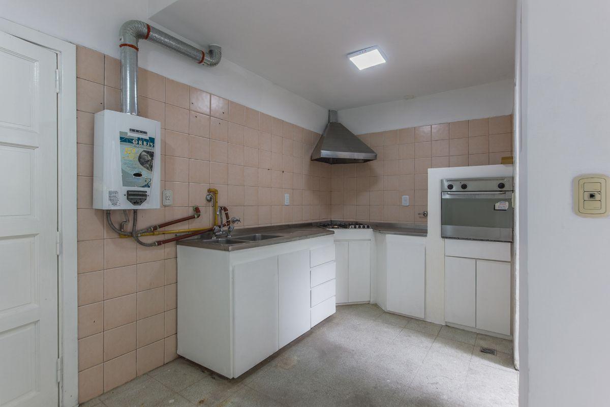 Foto de PH de 150m² con 2 dormitorios en venta en Monte Castro, imagen 4