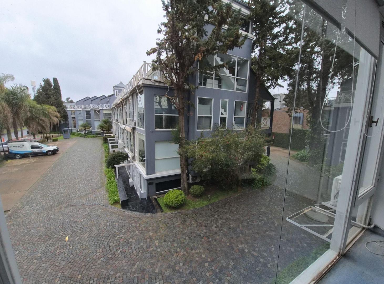Foto de OFICINA COMERCIAL EN VENTA 3 AMB SAN ISIDRO GOLF, imagen 2