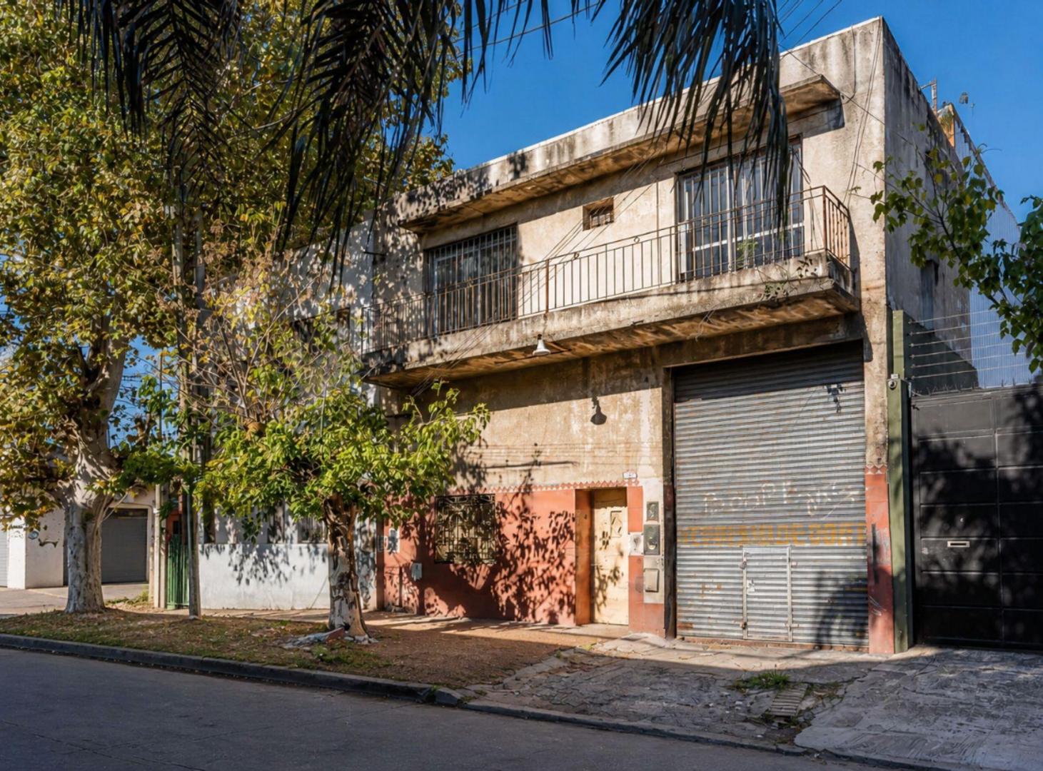 Foto de Galpón en venta en Lomas del Mirador. Cochera, imagen 2